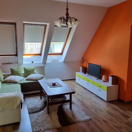 Tudor Apartman Сегед Экстерьер фото